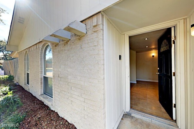 Building Photo - 2921 Rolling Hills Dr