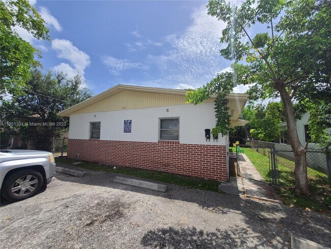 Foto del edificio - 148 NW 14th Way