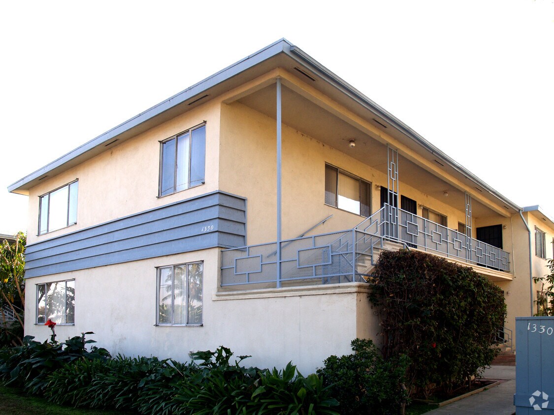 Foto del edificio - 1330 W Valencia Ave