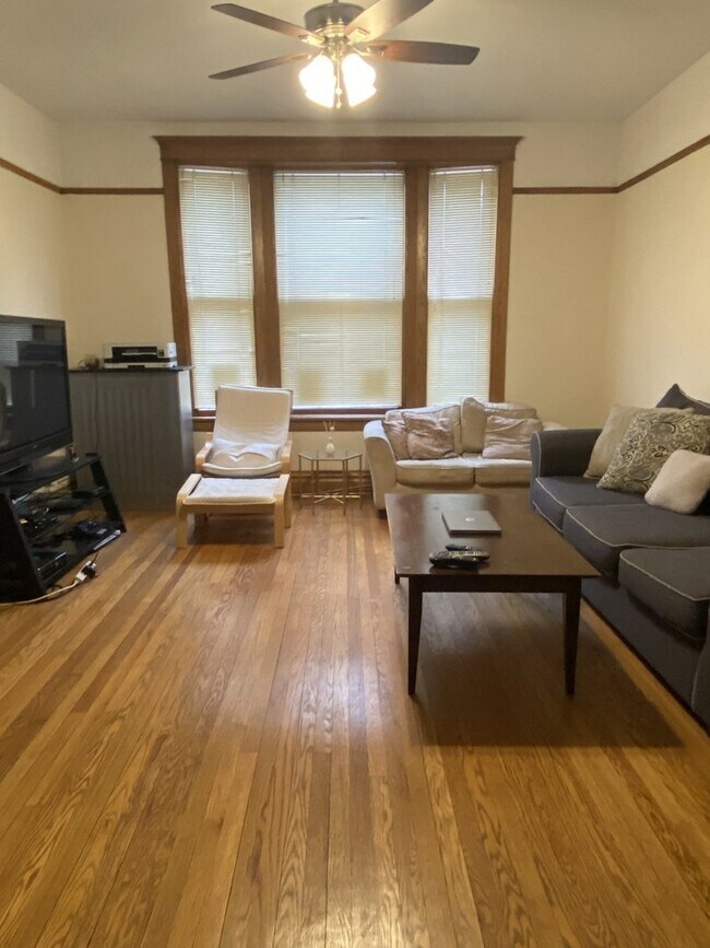 Foto del edificio - 3459 N Marshfield Ave
