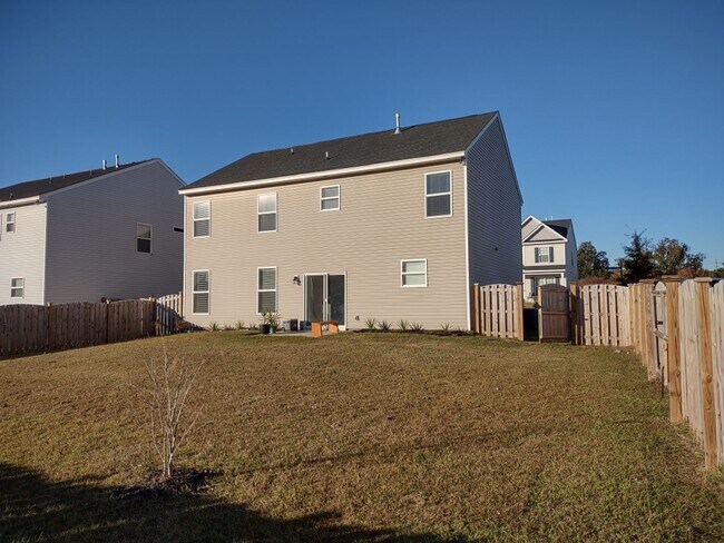 Foto del edificio - Fabulous Four Bedroom Home in Southeast Columbia!
