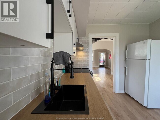 Photo du bâtiment - 944 McKay Ave