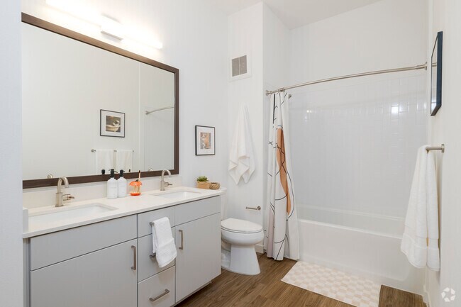 1BR, 1BA - 685SF - Bathroom - Nollie