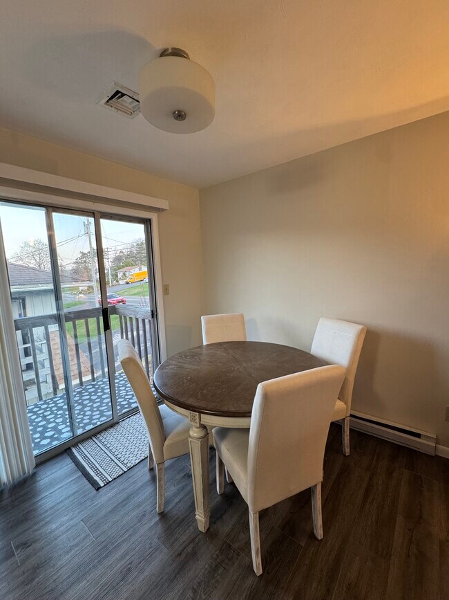 Foto del edificio - 836 Oakdale Rd
