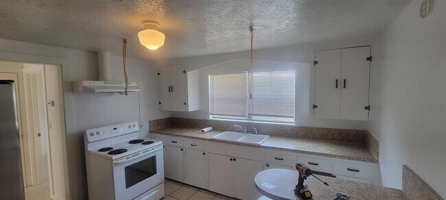 Building Photo - 809 Avenue H