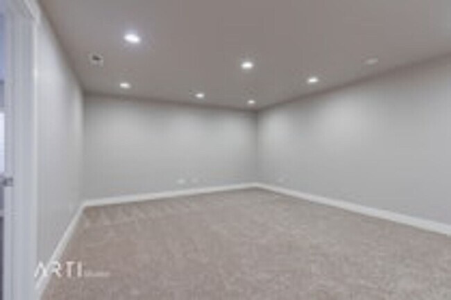 Foto del edificio - 1317 North Silver Crest Drive