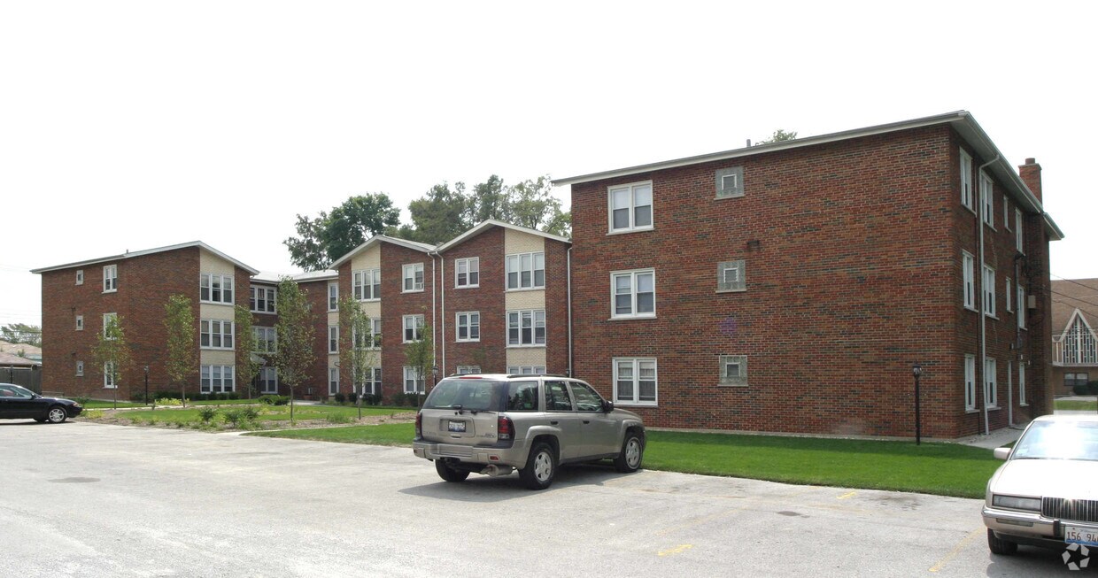 Building Photo - 10761-10807 S Pulaski Rd