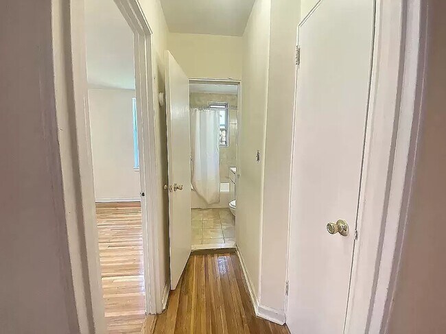 Foto del edificio - 143-16 Barclay Avenue