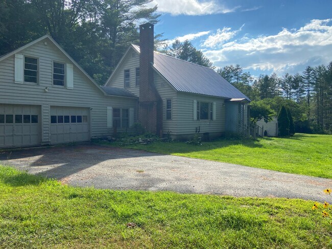 Garaje para dos coches - 696 S Wardsboro Rd
