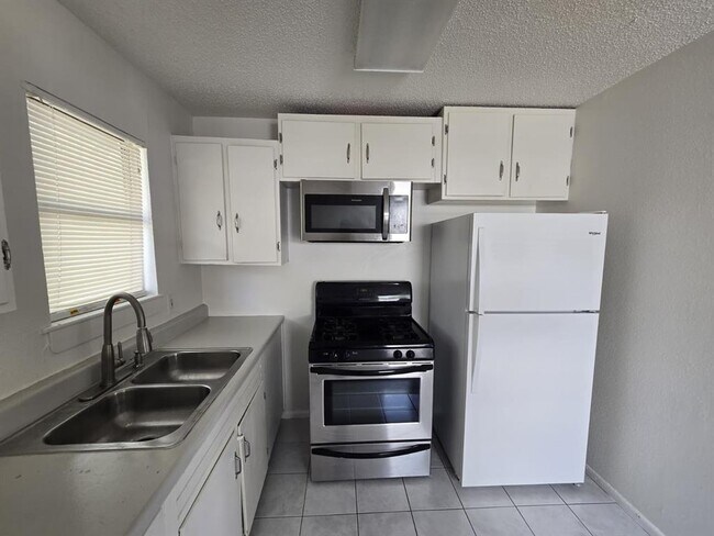 Foto del edificio - 6905 Bennett Ave