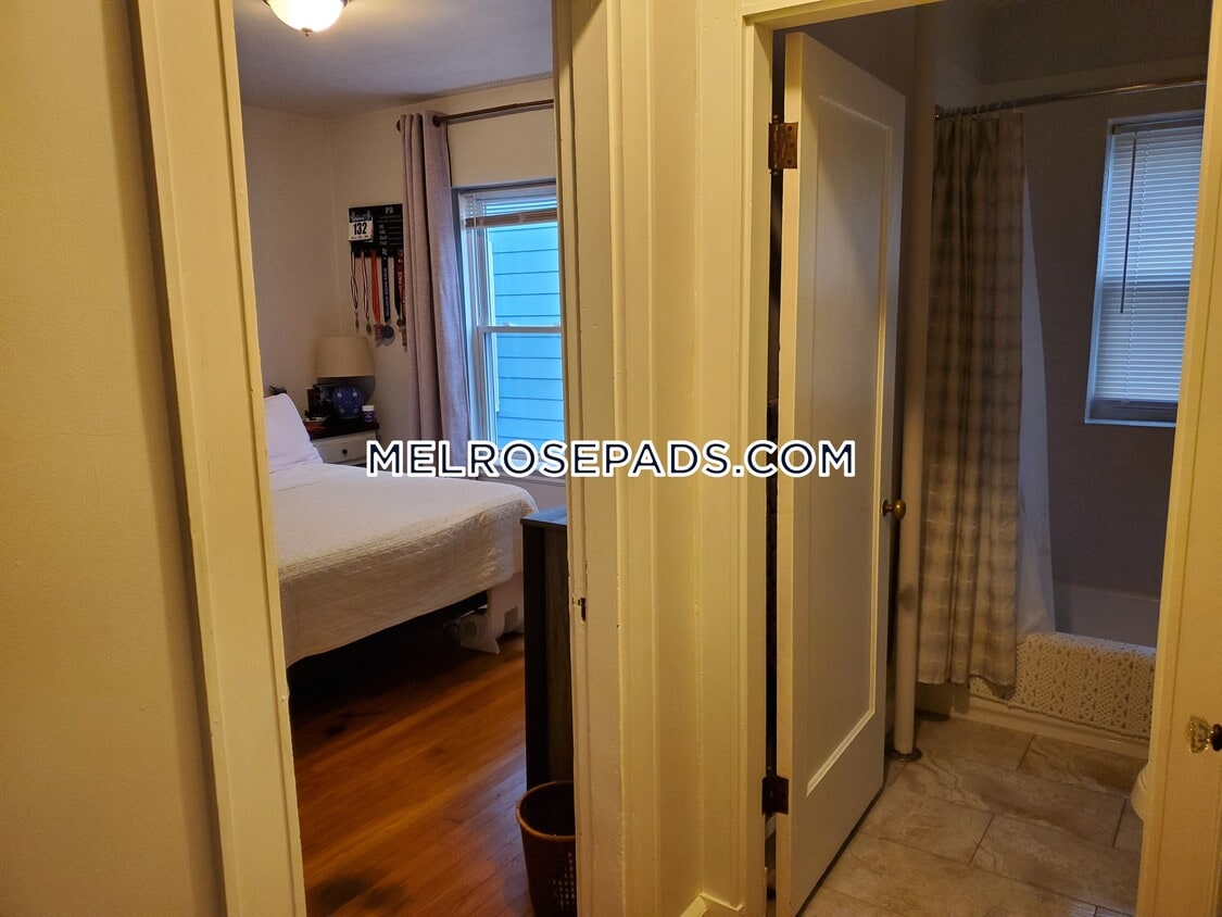 119 W Wyoming Ave Unit 4, Melrose, MA 02176 Room for Rent in Melrose