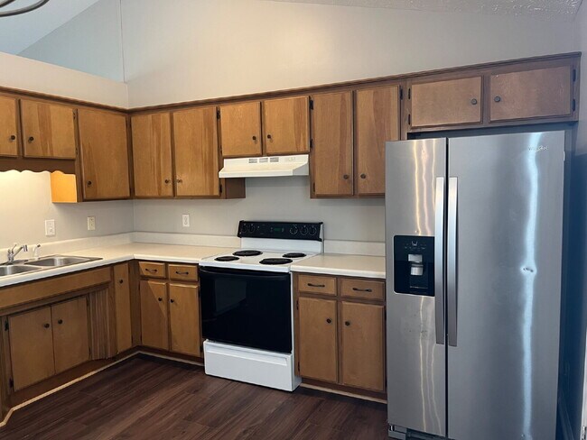 Building Photo - 805 Poplartree Ct