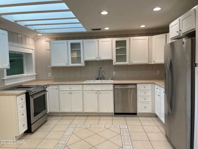 Foto del edificio - 1823 W 27th St