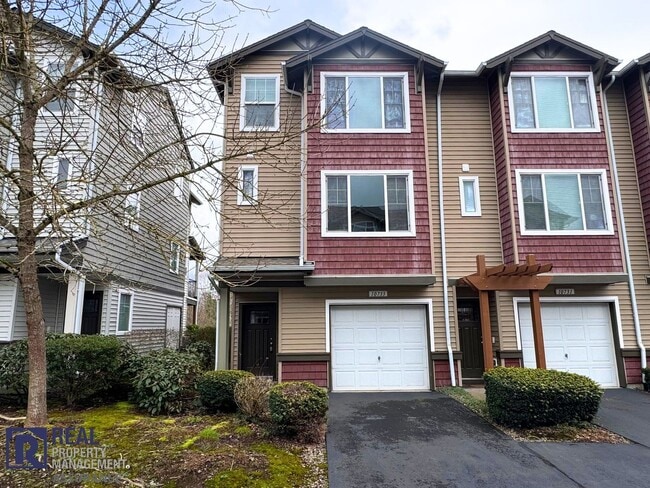 Beautiful Hillsboro Townhome with Garage Parking! - Beautiful Hillsboro Townhome with Garage Parking!