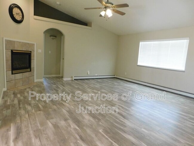 Building Photo - 502 Garnet Dr