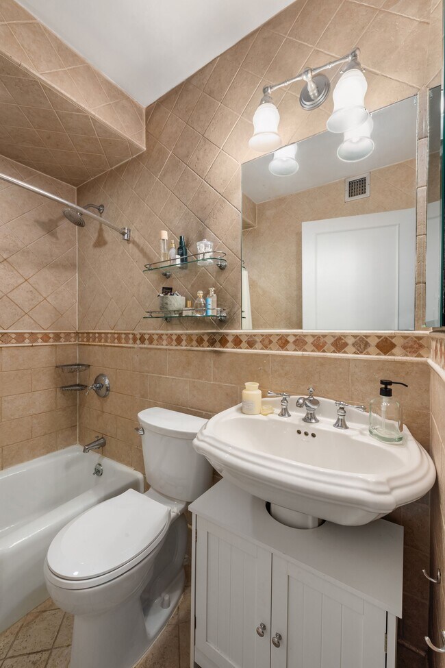 Foto del edificio - 130 W 79th St