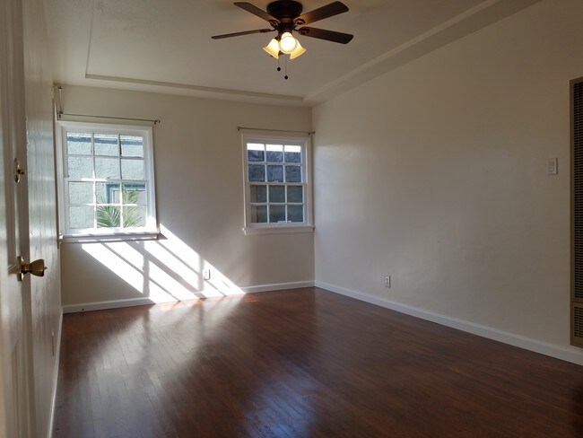 Foto del edificio - 706 N McCadden Pl