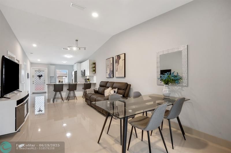 Foto principal - 18893 Argosy Dr
