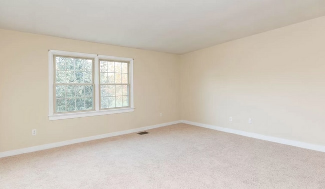 Building Photo - Townhome in the West End