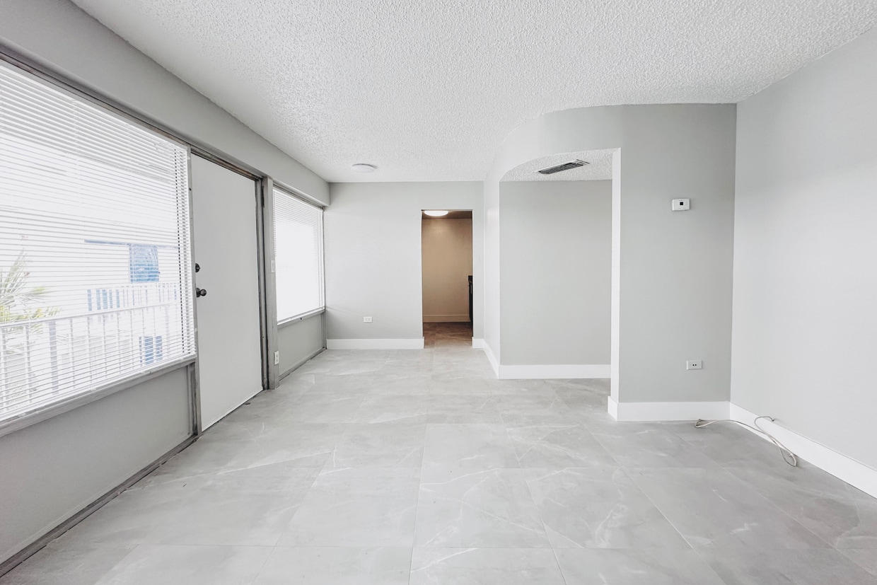 Primary Photo - 2bd/1bath with Central AC