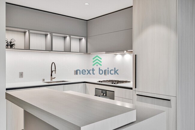 Building Photo - Downtown Bellevue Luxury 1B1B ($350 one-time credit for move-in upon signing the lease)– Availabl...
