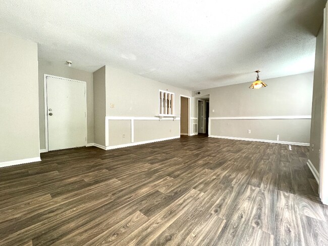 Building Photo - 7984 Shady Oak Trail