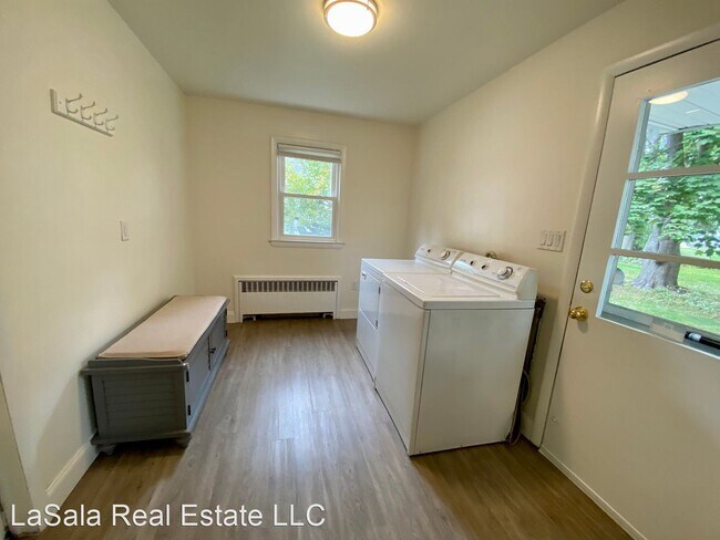 Building Photo - 3 br, 1.5 bath House - 46 Lawler Road
