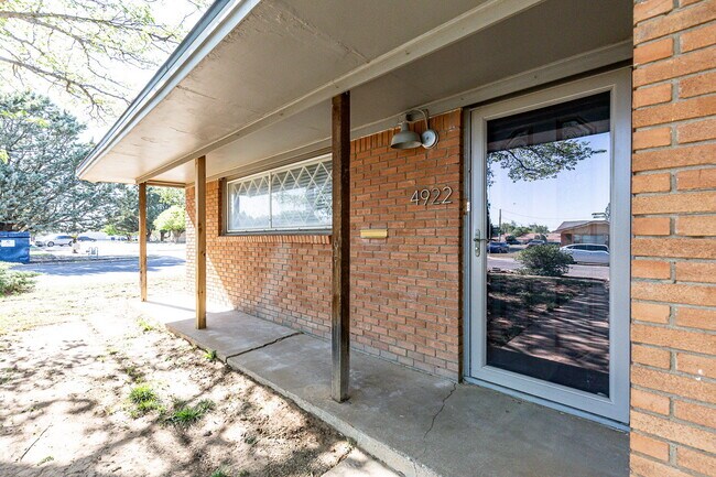 Building Photo - Newly remodeled 3/2/2 in north Lubbock!