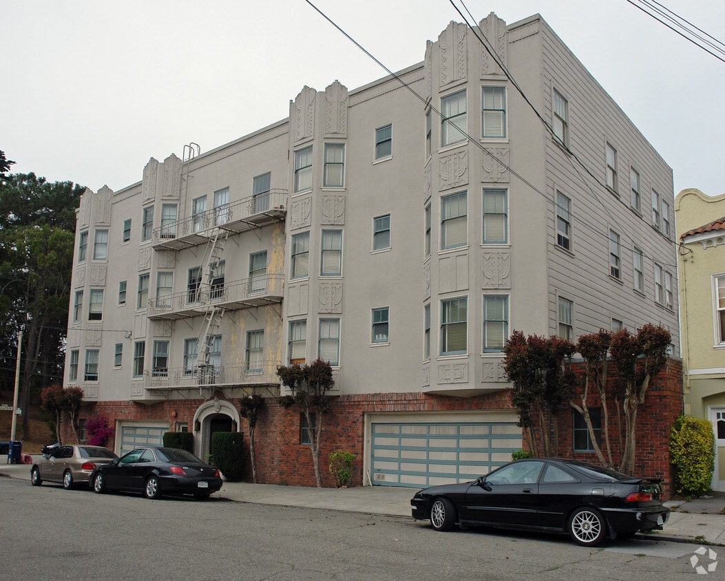 Primary Photo - 895 29th Ave