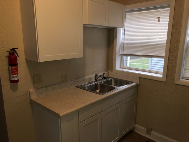 Foto del edificio - 633 E 38th St
