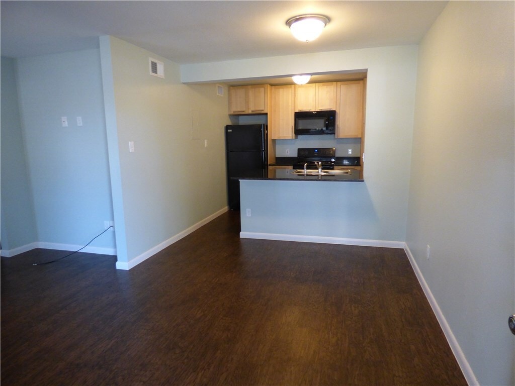 Primary Photo - 4533 Avenue A