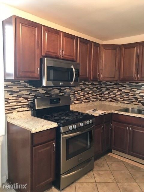 Foto principal - 9323 Shore Rd