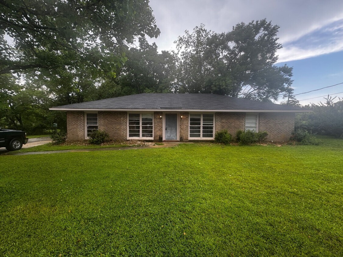 Primary Photo - 406 Garden Homes Cir
