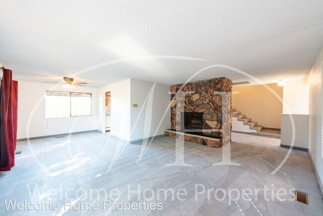 Building Photo - 3 br, 3 bath House - 346 SE Davin Dr
