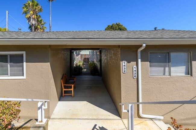 Building Photo - Benicia! Large two bedroom, one bath avail...
