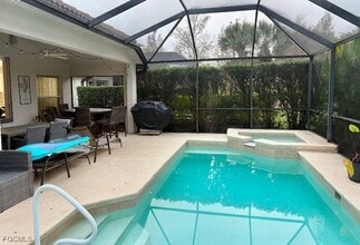 Building Photo - 10074 Oakhurst Way