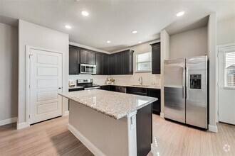 Building Photo - 4929 Sanger Cir Dr
