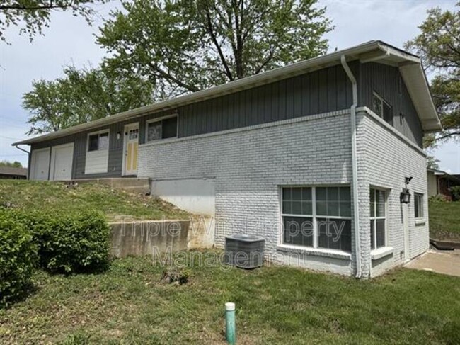 Building Photo - 710 Jungs Station Rd