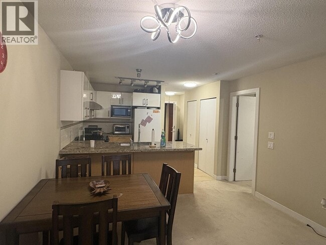 Photo du bâtiment - 6800 Eckersley Rd