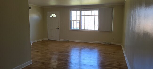 Sala de estar - 328 Bradley Rd