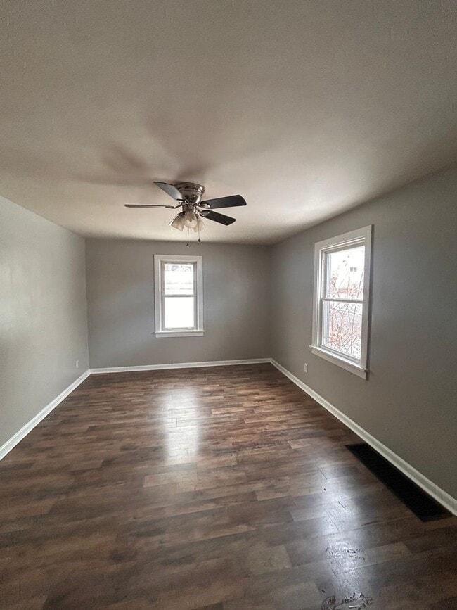 Foto del edificio - 1633 Kelly Dr