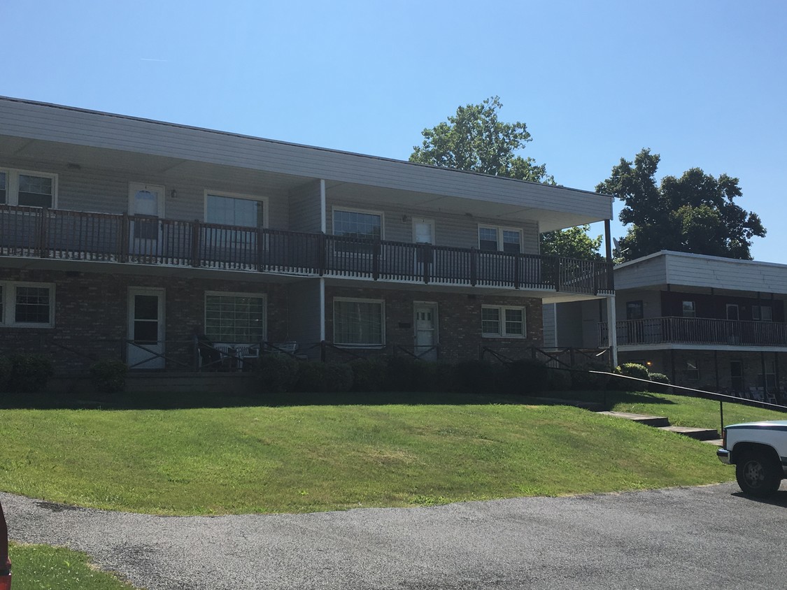 Primary Photo - 1410 Knob Creek Rd