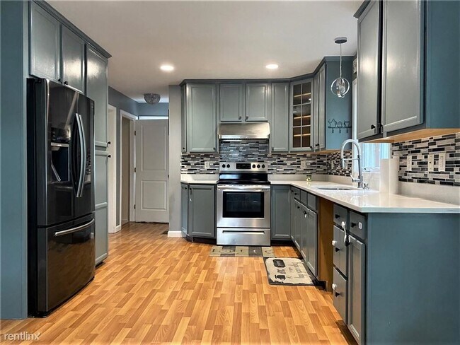 Building Photo - 3 br, 2 bath House - 303 Reservoir Ave