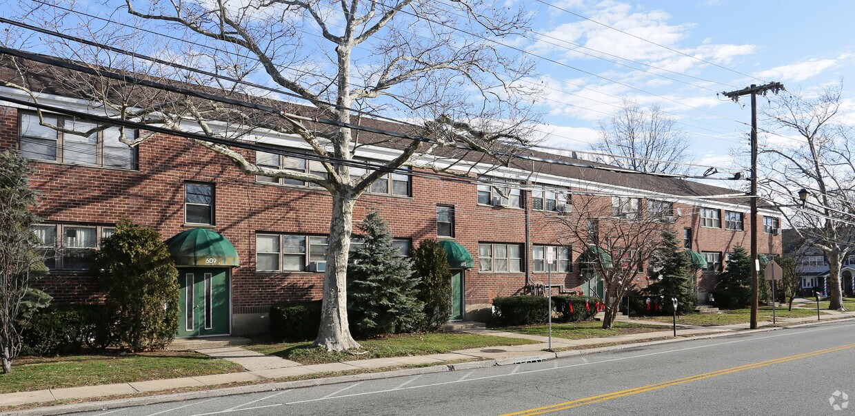 605625 Tulip Ave, Stewart Manor, NY 11530 Apartments Stewart Manor