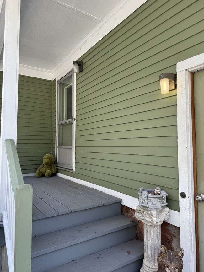 Building Photo - 481 Meigs St