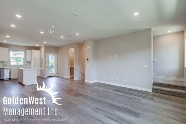Building Photo - Updated 2Bdm 2.5Ba Town Home in Rancho Peñ...
