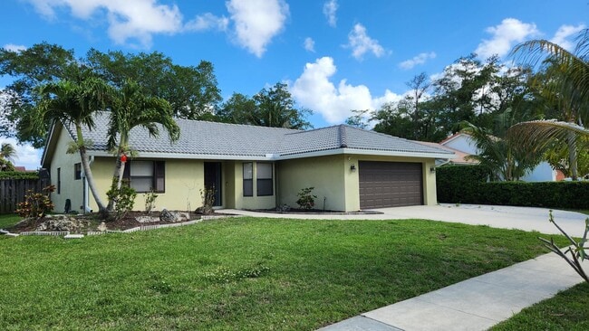 Building Photo - 21324 Chinaberry Dr
