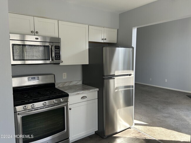 Building Photo - 105 Mt Ln