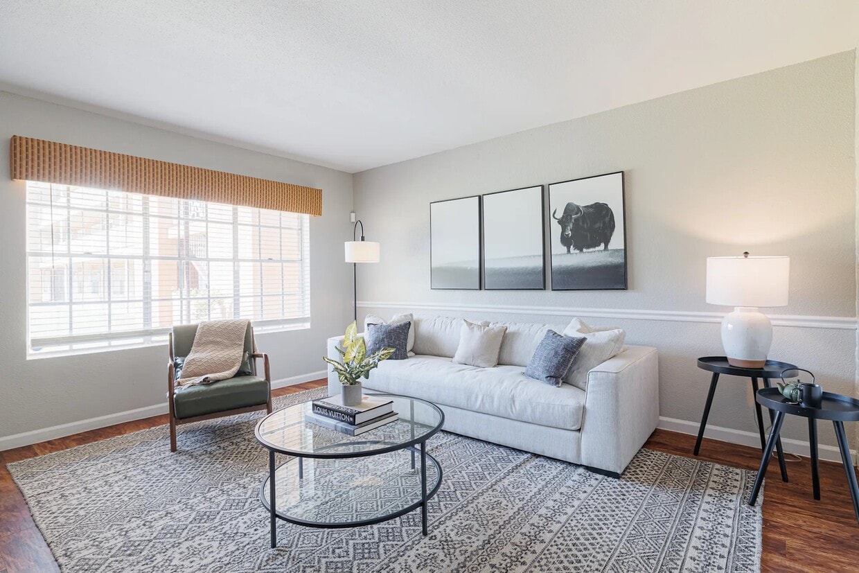 Foto principal - 6263 Westheimer Rd