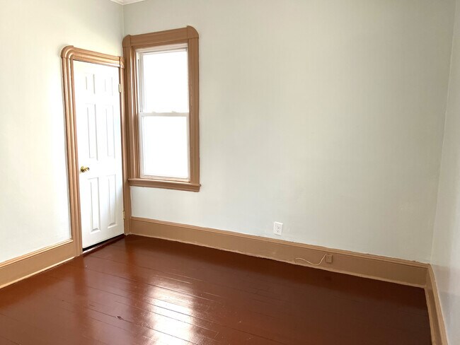 Building Photo - 301 Davis St